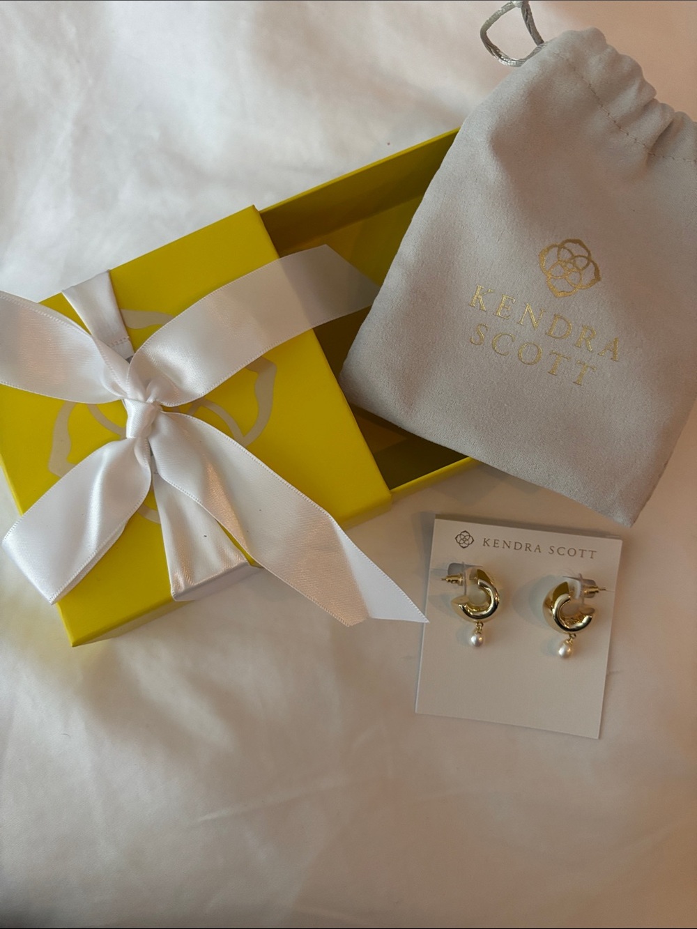 Kendra Scott Oakland Pearl Gold Huggie Earrings - Picture 2 of 10